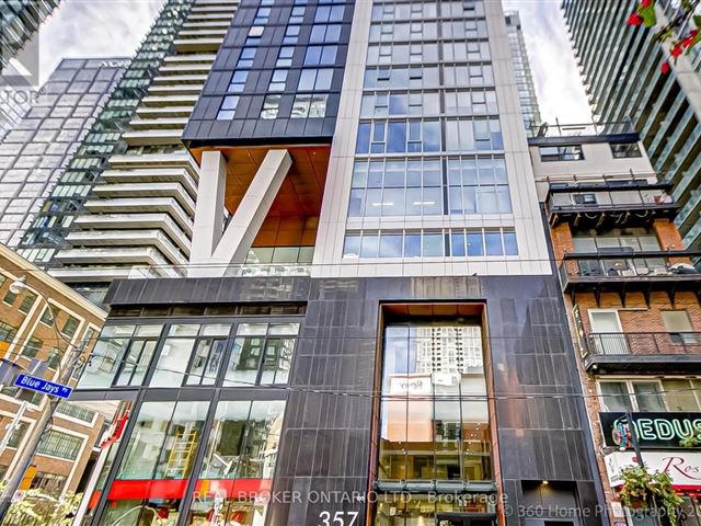 357 King West - 1601 357 King Street West - photo 1