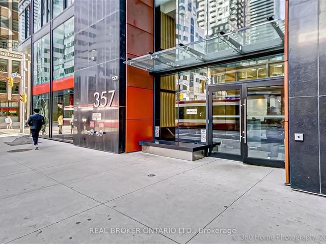 357 King West - 1601 357 King Street West - photo 2