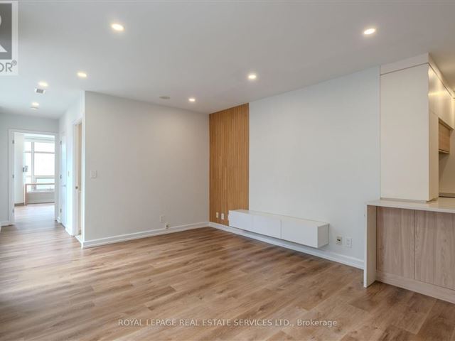 The Soho Metropolitan - 614 36 Blue Jays Way - photo 2