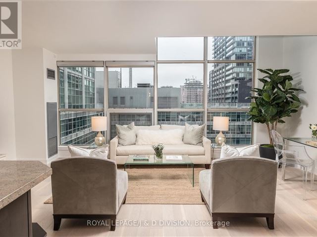 The Soho Metropolitan - 703 36 Blue Jays Way - photo 2