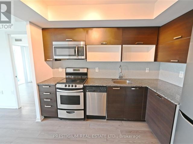 Edge on Triangle Park - 1210w 36 Lisgar Street - photo 2