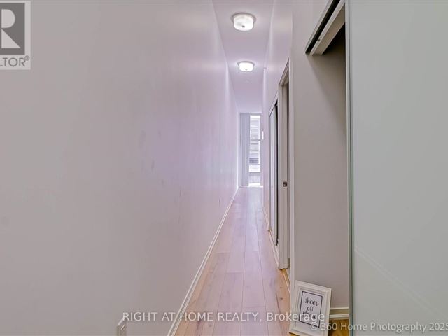 Edge on Triangle Park - 306 36 Lisgar Street - photo 2