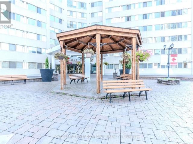 Place Royale Condo - 1406 3695 Kaneff Crescent - photo 3