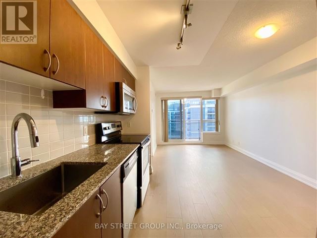 Royal Gardens Condos - 925 370 7 Highway - photo 3