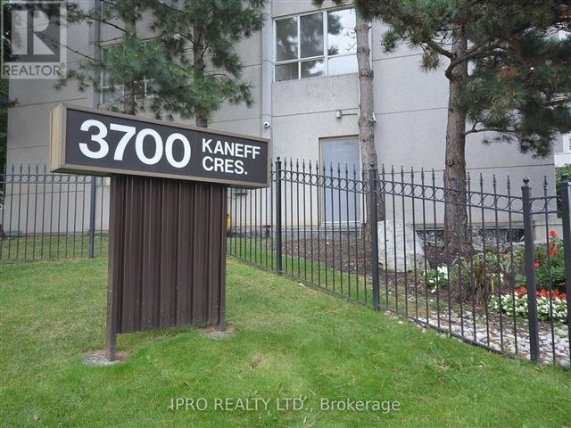 Place Avant - 1003 3700 Kaneff Crescent - photo 1