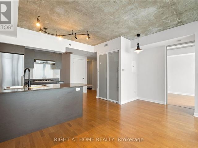 M5V - 3106 375 King Street West - photo 1