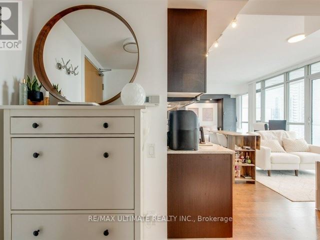 M5V - 2710 375 King Street West - photo 2