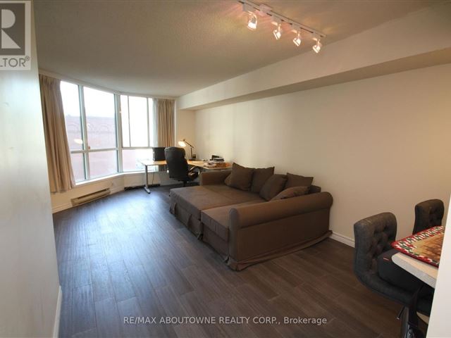 Minto Plaza - 809 38 Elm Street - photo 2