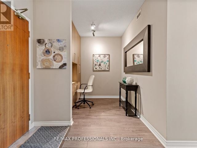 Viva Condo South Tower - 108 3830 Bathurst Street - photo 3