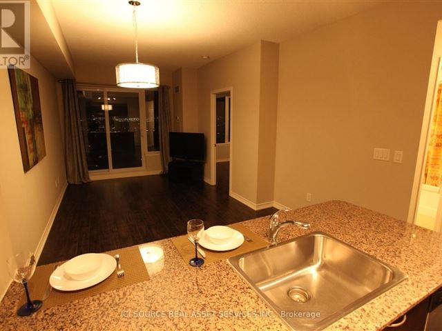 Chicago - 2401 385 Prince Of Wales Drive - photo 3