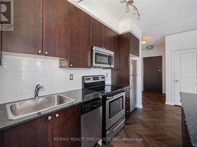 Chicago - 323 385 Prince Of Wales Drive - photo 3