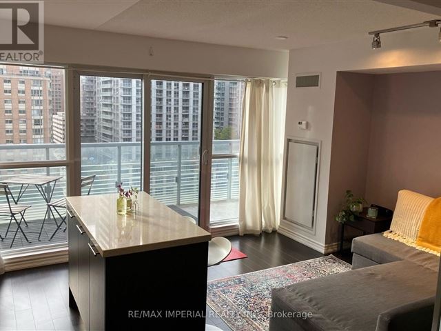 Aura at College Park - 722 386 Yonge Street - photo 3