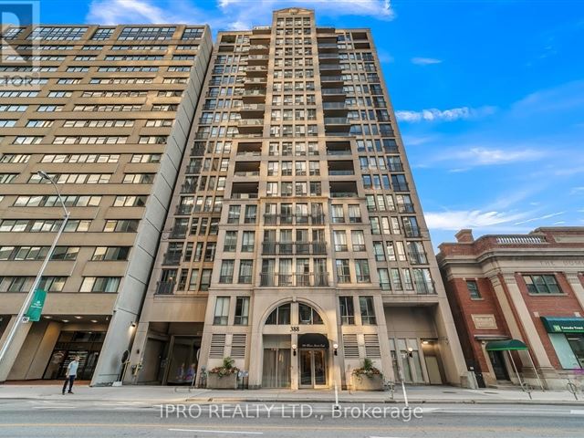 The Rosedale Ravine Residences - 1506 388 Bloor Street East - photo 2