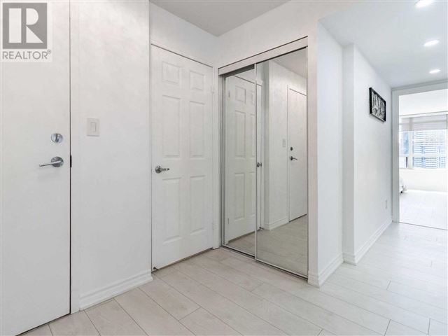 3880 Duke Of York Boulevard, Unit 1906, Mississauga — For sale ...