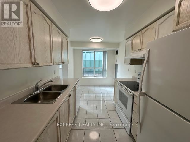 The Paramount - 215 39 Pemberton Avenue - photo 1