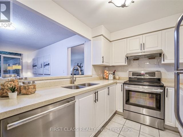 The Paramount - 102 39 Pemberton Avenue - photo 2