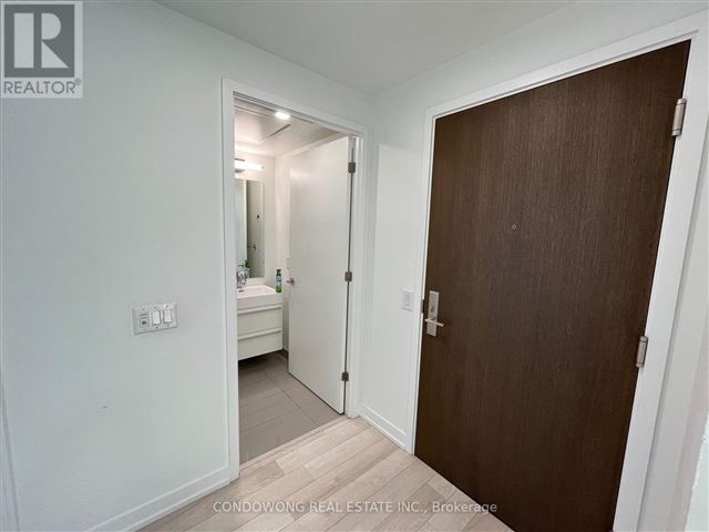 La Piazza Lofts - 2608 39 Roehampton Avenue - photo 2