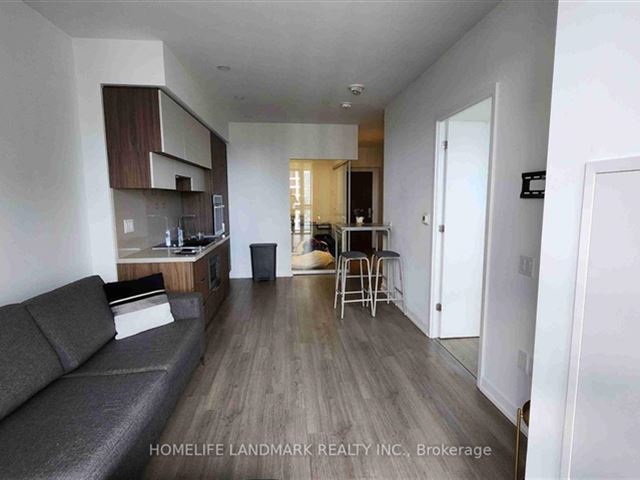 La Piazza Lofts - 2410 39 Roehampton Avenue - photo 3