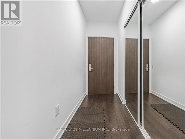 La Piazza Lofts - 1203 39 Roehampton Avenue - photo 3