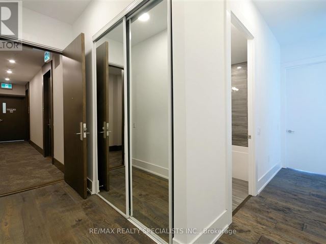 La Piazza Lofts - 4403 39 Roehampton Avenue - photo 3