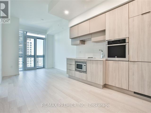 La Piazza Lofts - 3010 39 Roehampton Avenue - photo 2