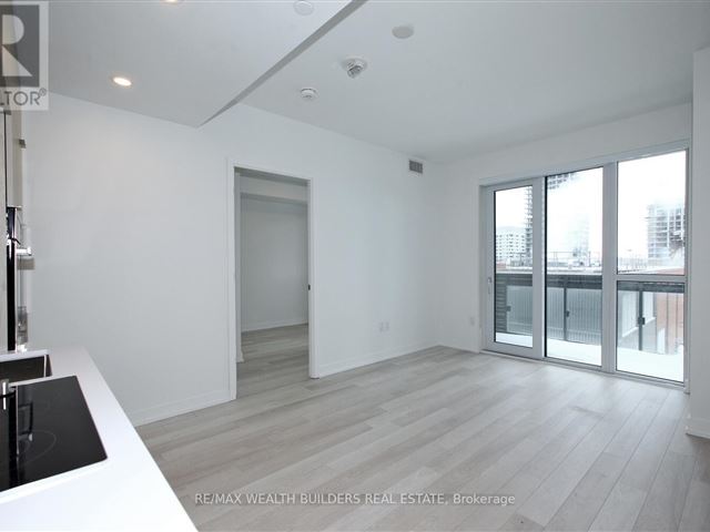 La Piazza Lofts - 1404 39 Roehampton Avenue - photo 2