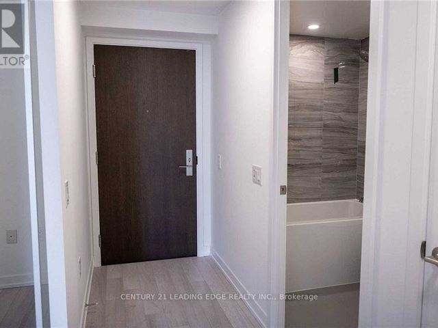 La Piazza Lofts - 2210 39 Roehampton Avenue - photo 2