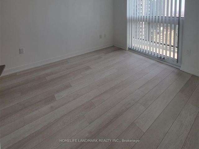 La Piazza Lofts - 2110 39 Roehampton Avenue - photo 3