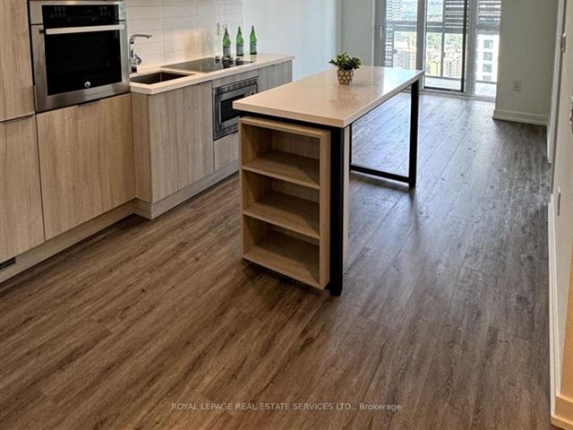 La Piazza Lofts - 2602 39 Roehampton Avenue - photo 1