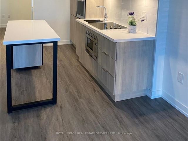 La Piazza Lofts - 2602 39 Roehampton Avenue - photo 3