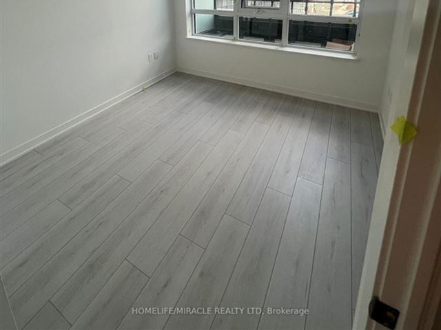 Distrikt Trailside 2.0 - 203 393 Dundas Street West - photo 3