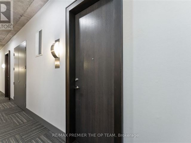 Lofts 399 - 203 399 Adelaide Street West - photo 3