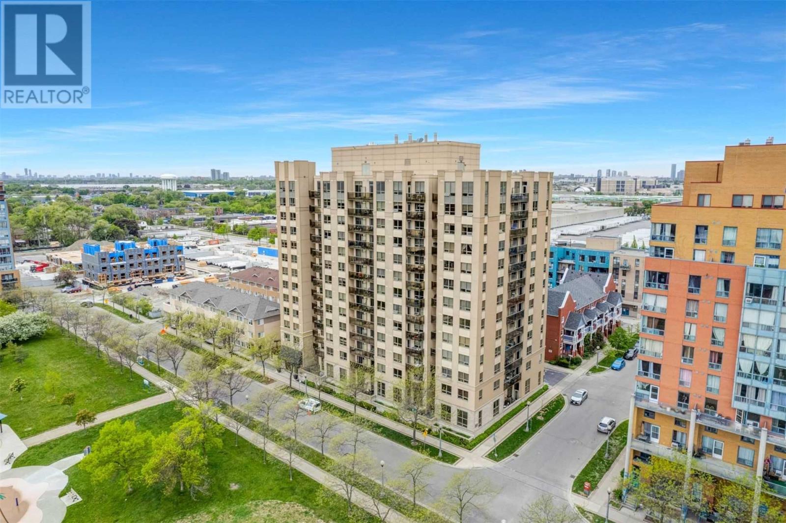 4 Elsinore Path, Unit 109, Toronto — For sale @ $529,900 | CondoDork.com