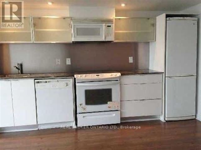 Neo - CityPlace - 1018 4 Spadina Avenue - photo 2