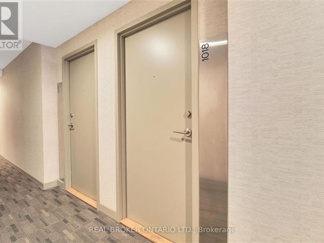 Neo - CityPlace - 1018 4 Spadina Avenue - photo 2