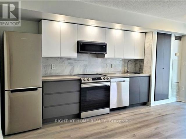 Neo - CityPlace - 911 4 Spadina Avenue - photo 2