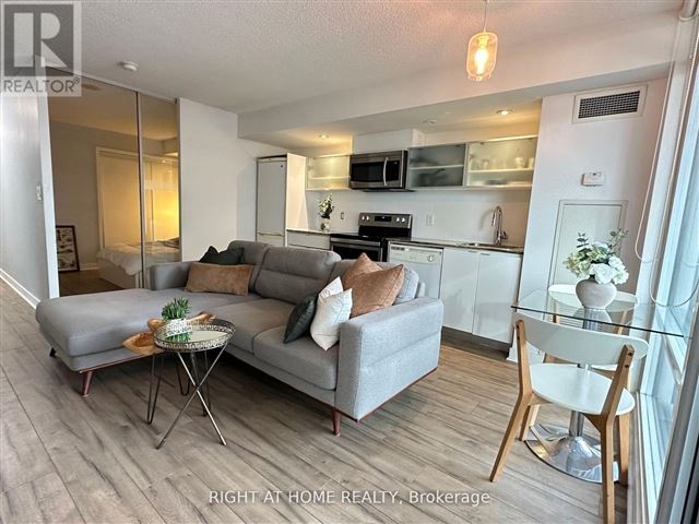 Neo - CityPlace - 909 4 Spadina Avenue - photo 1