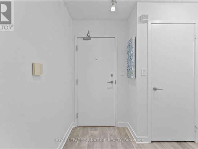 Neo - CityPlace - 917 4 Spadina Avenue - photo 3