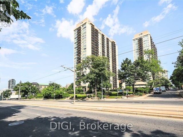 400 Walmer Road, Unit ph24, Toronto — For rent @ $7,000 | CondoDork.com