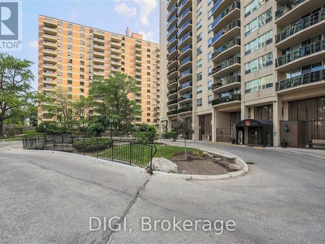 400 Walmer Road, Unit ph24, Toronto — For rent @ $7,000 | CondoDork.com