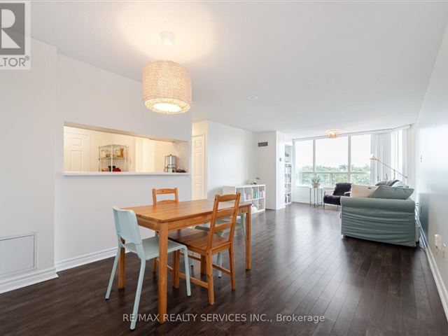 Centre 4 - 301 400 Webb Drive - photo 2