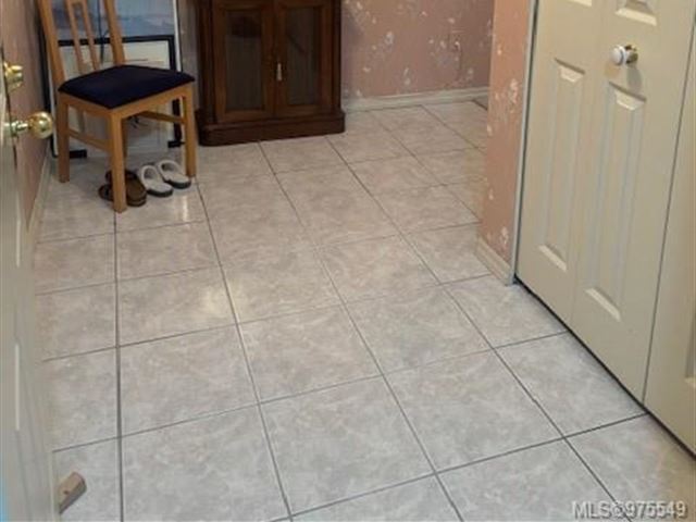 420 Linden Ave - 401 420 Linden Avenue - photo 2