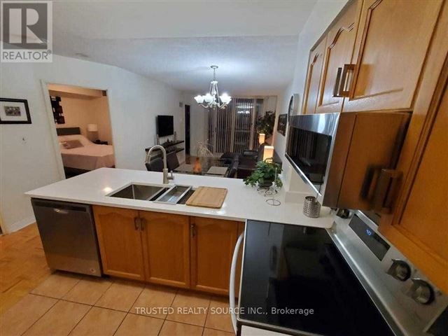 43 Eglinton Avenue East Condos - 308 43 Eglinton Avenue East - photo 3