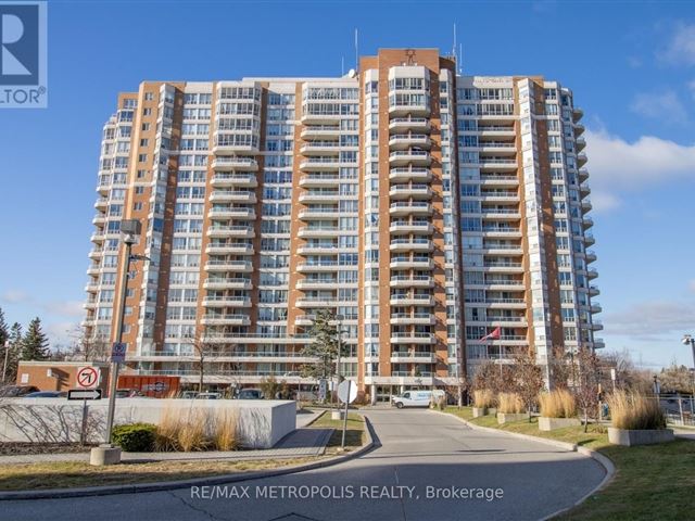 Mayfair On The Green 3 - 801 430 Mclevin Avenue - photo 1