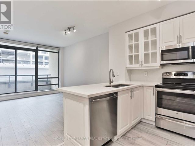 The Hudson - 206 438 King Street West - photo 2