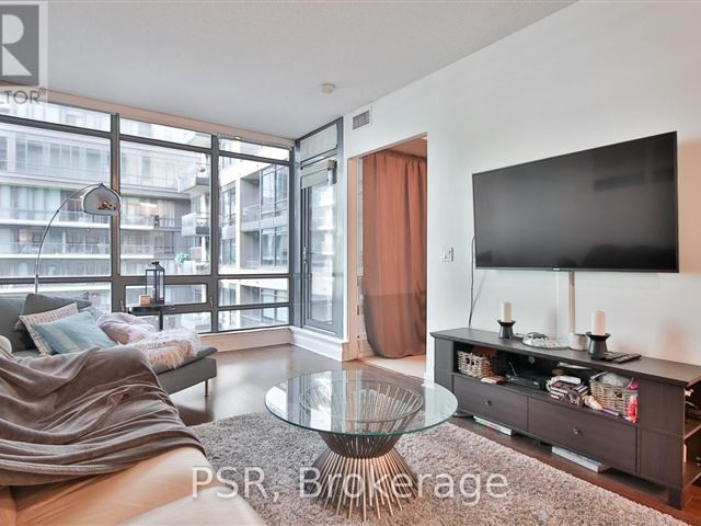 The Hudson - 502 438 King Street West - photo 3