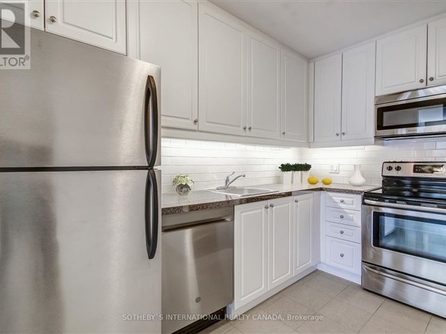 44 Charles St W - 321 44 Charles Street West - photo 3