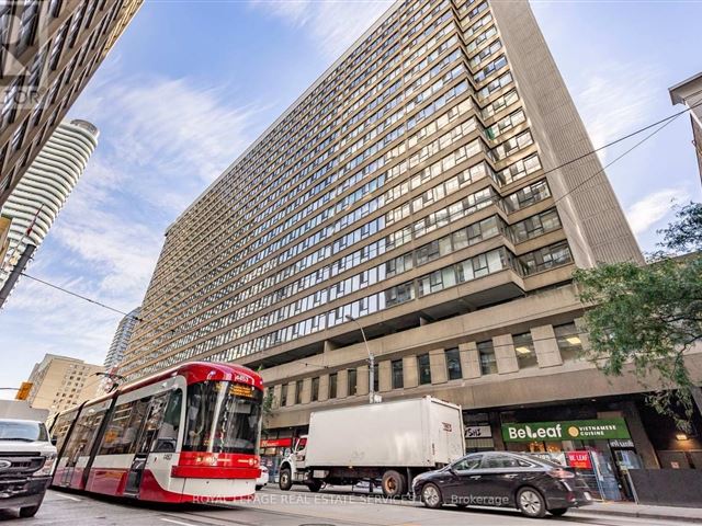 Lexington Condominiums - 1909 45 Carlton Street - photo 2