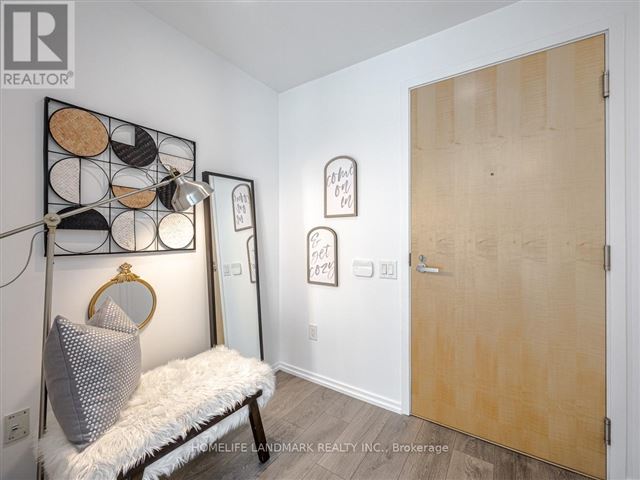 Chaz Yorkville - 3811 45 Charles Street East - photo 2