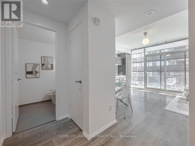 Chaz Yorkville - 3811 45 Charles Street East - photo 3